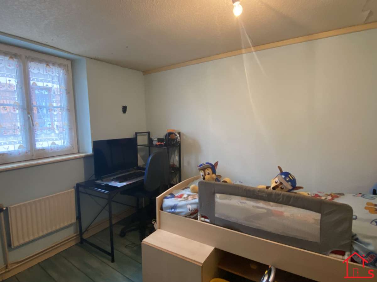 Immeuble avec local commercial et appartement T4