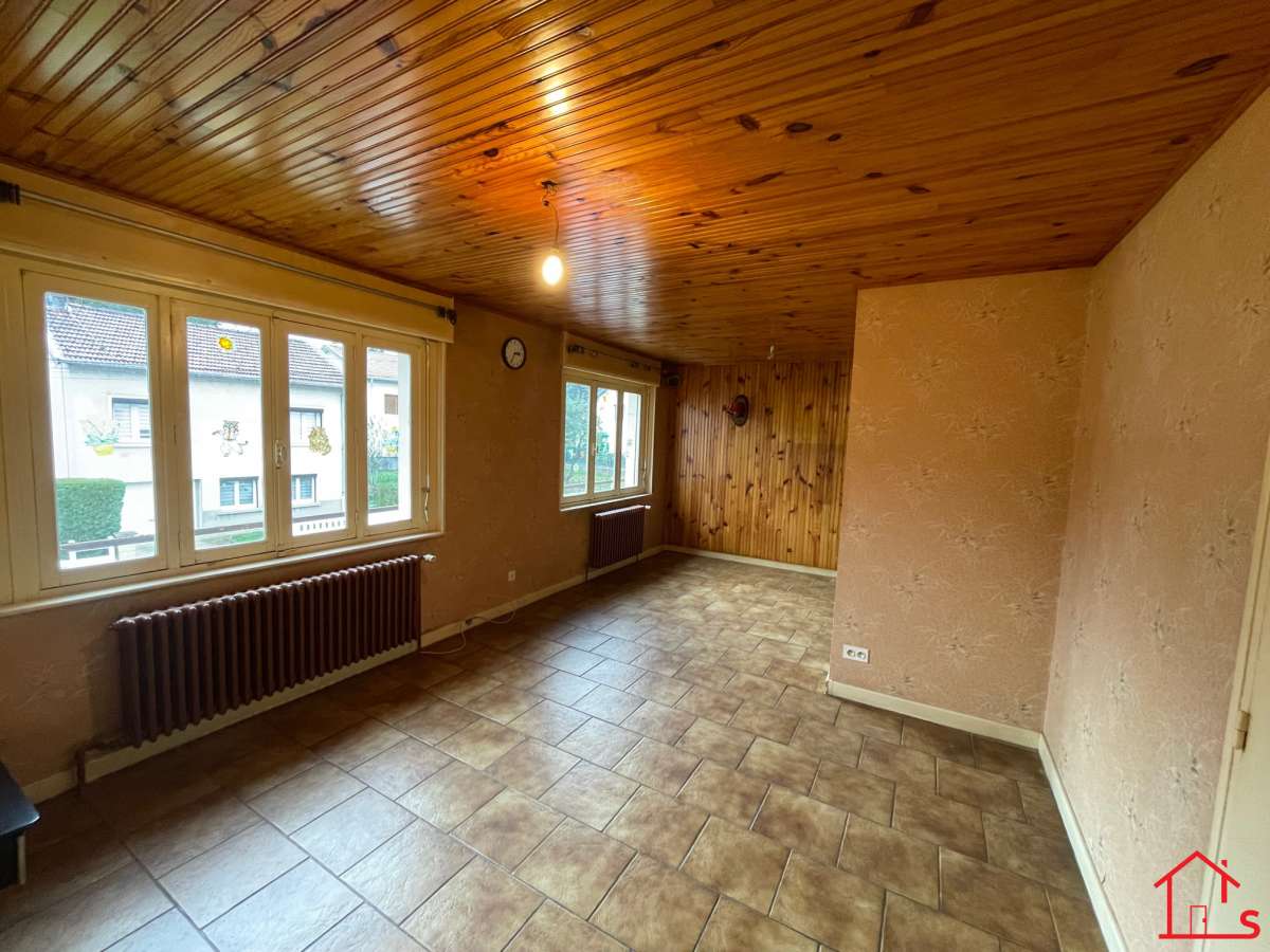 Maison sur sous-sol complet avec grand jardin