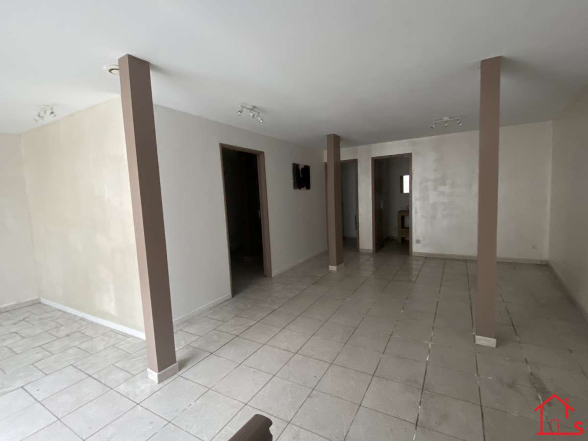 Immeuble avec local commercial et appartement T4