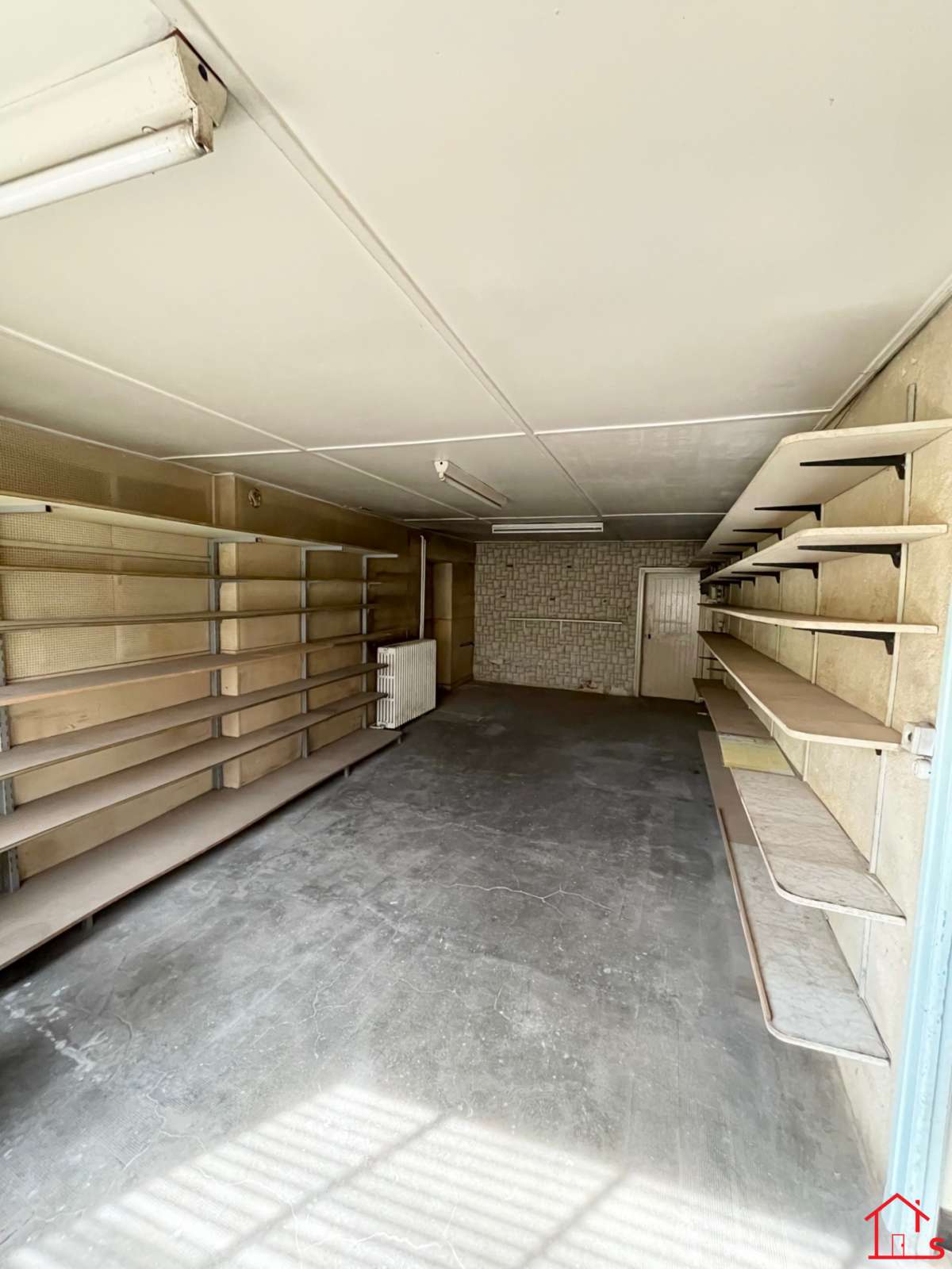 Maison a rénover avec grands volumes