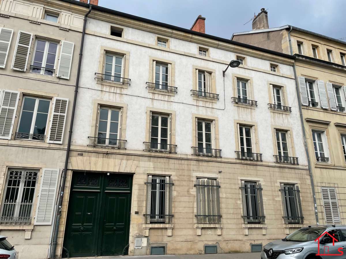 Cours Leopold en rez de chaussée Bureaux d'environ 200m2 avec jardin