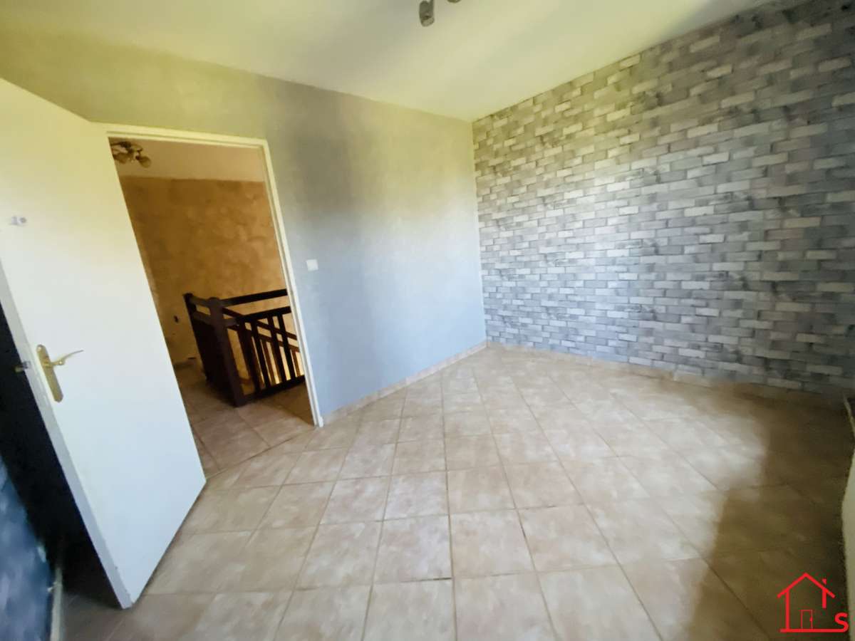 APPARTEMENT EN DUPLEX AVEC JARDIN