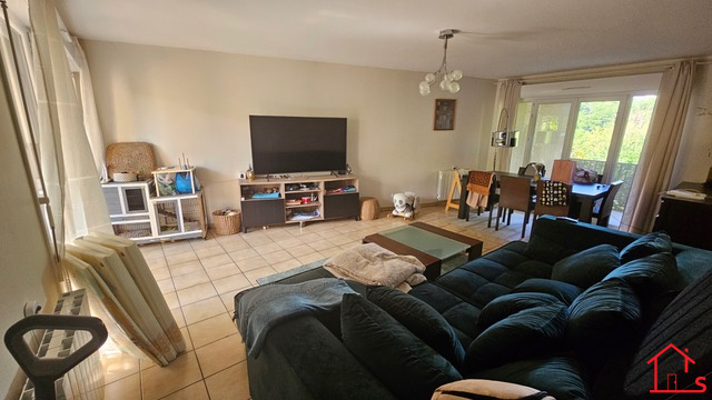 Appartement F4 avec terrasse, loggia et place de parking à NANCY