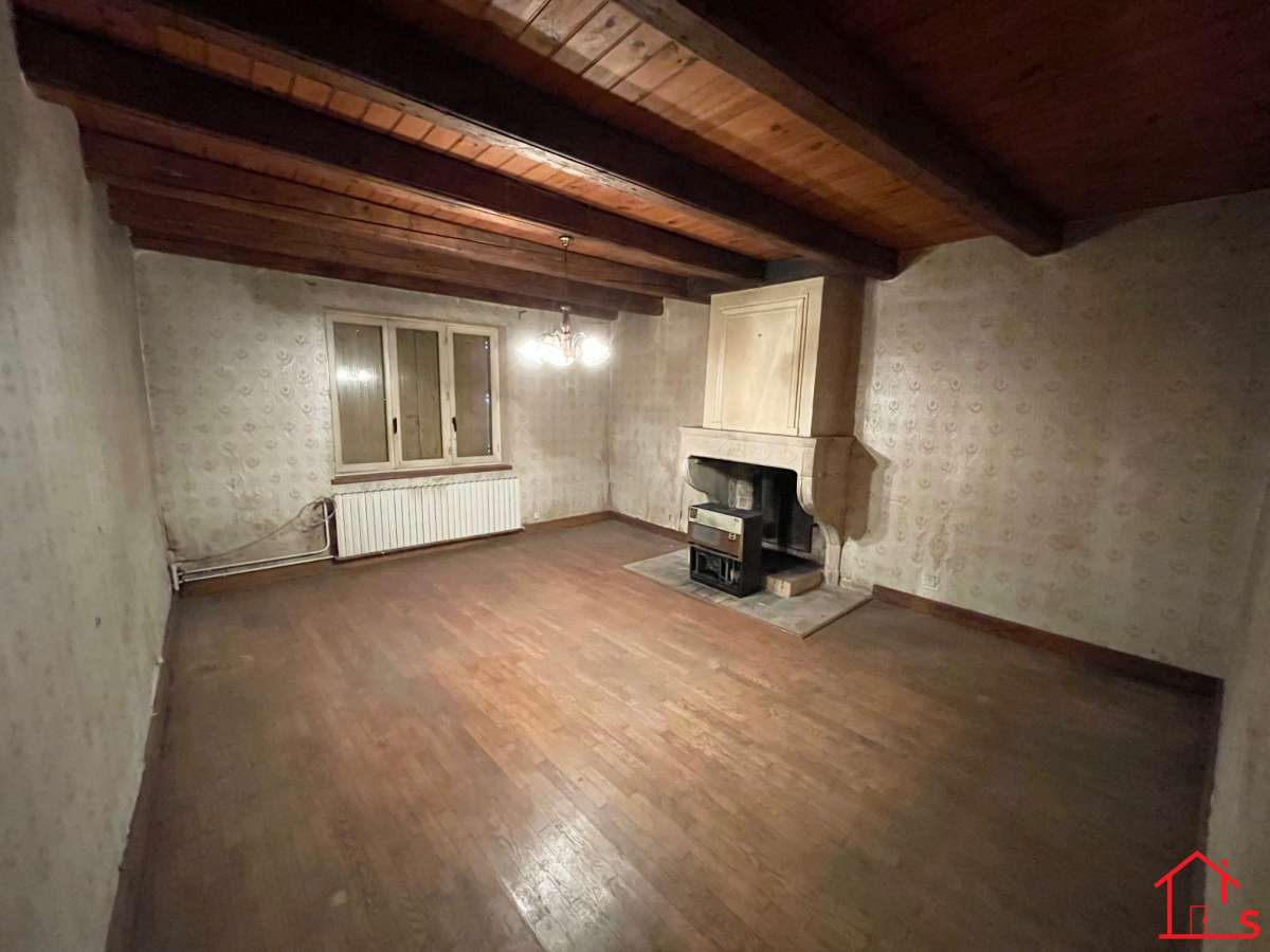 Maison a rénover avec grands volumes