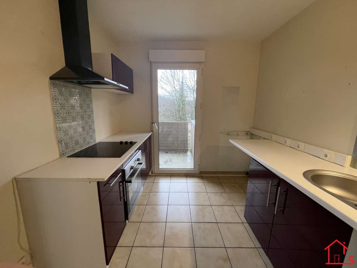 Appartement F4 avec terrasse, loggia et place de parking à NANCY
