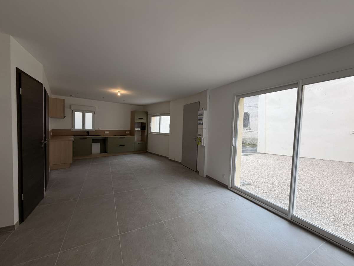 Maison F5 - AUTREVILLE SUR MOSELLE *