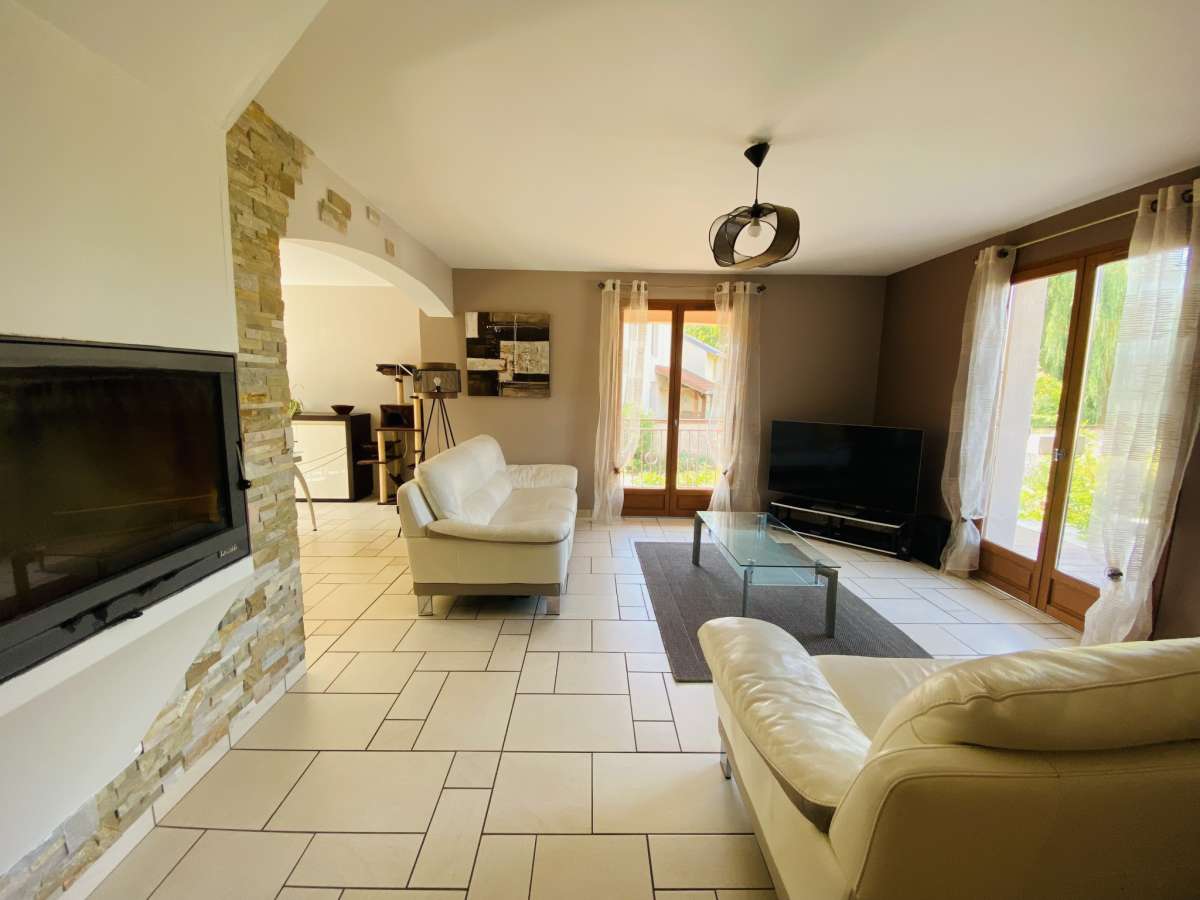 Lunéville   Maison familiale au calme avec grand terrain arboré