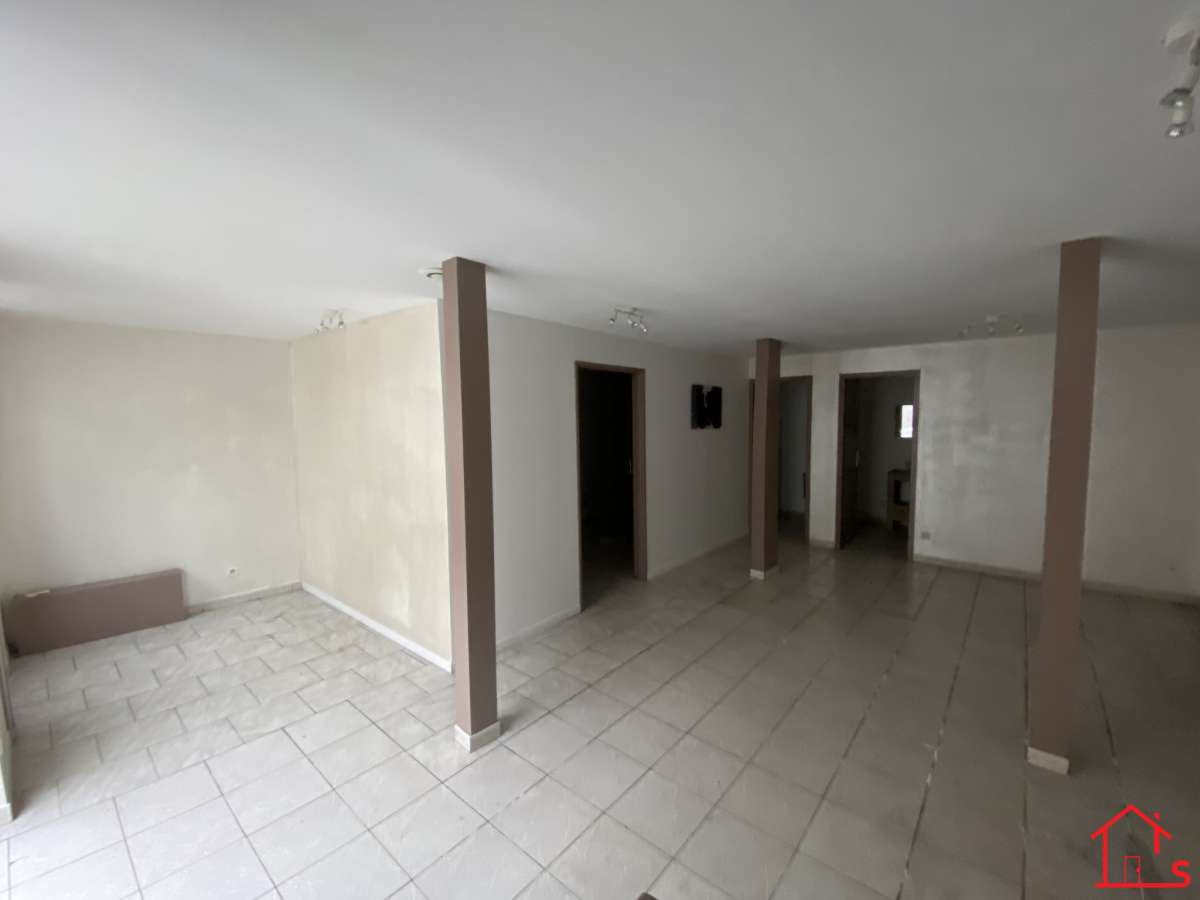Immeuble avec local commercial et appartement T4