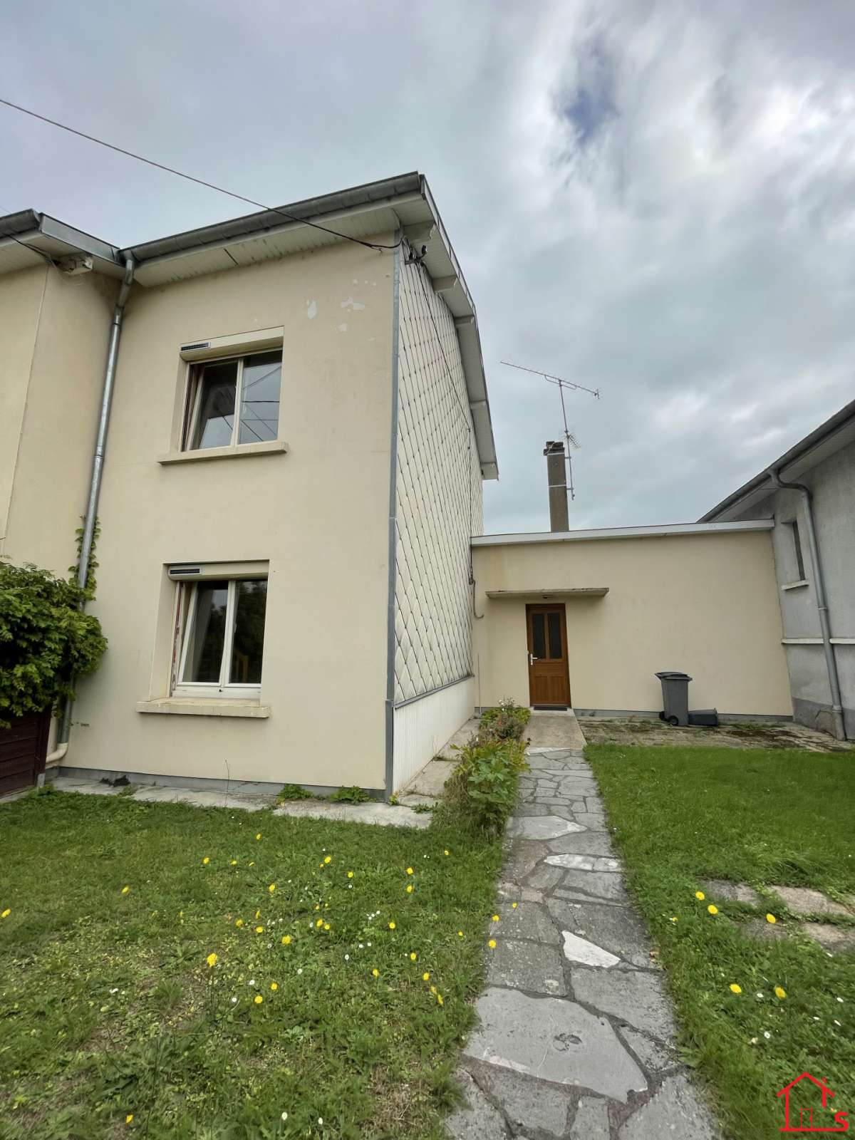 Maison de type F4 avec jardin *
