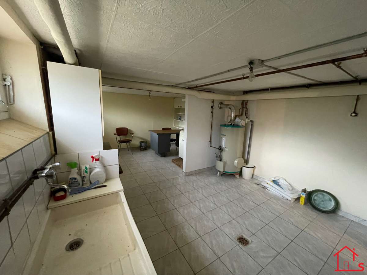 Maison sur sous-sol complet avec grand jardin