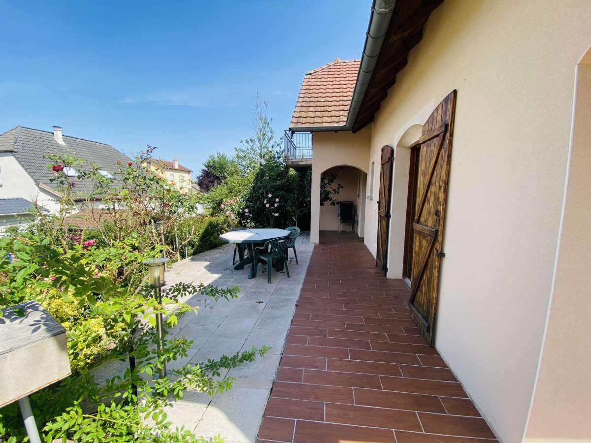 Lunéville   Maison familiale au calme avec grand terrain arboré