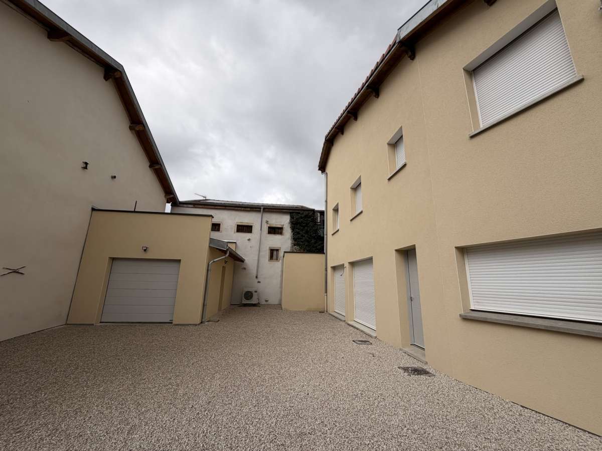 Maison F5 - AUTREVILLE SUR MOSELLE *