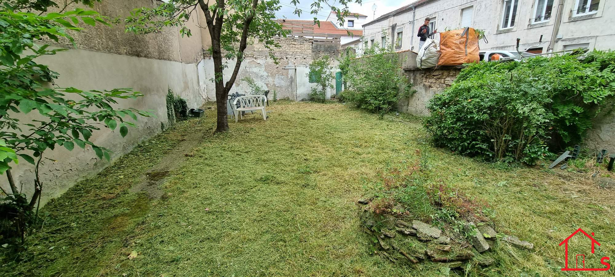À 5 minutes du centre ville, F2 bis rue Mon Désert*