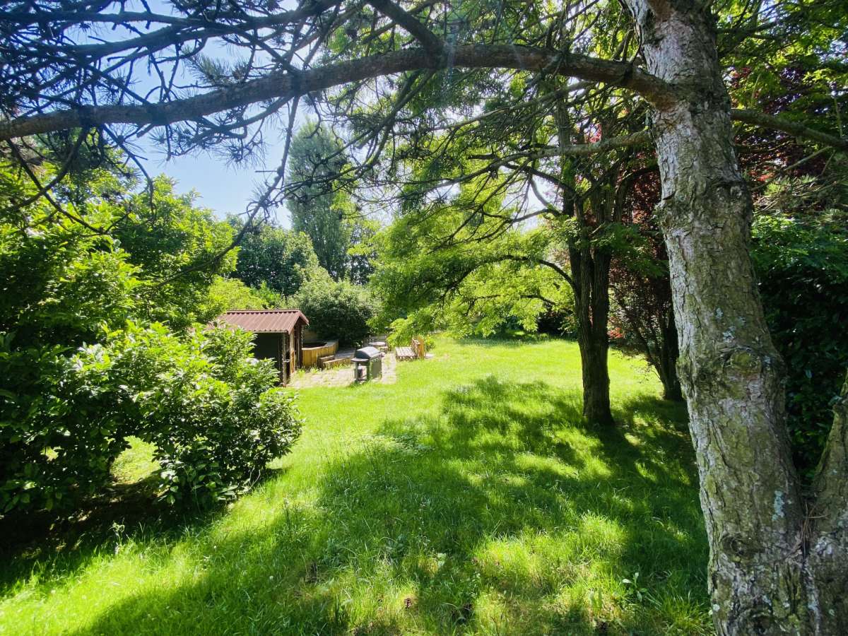Lunéville   Maison familiale au calme avec grand terrain arboré
