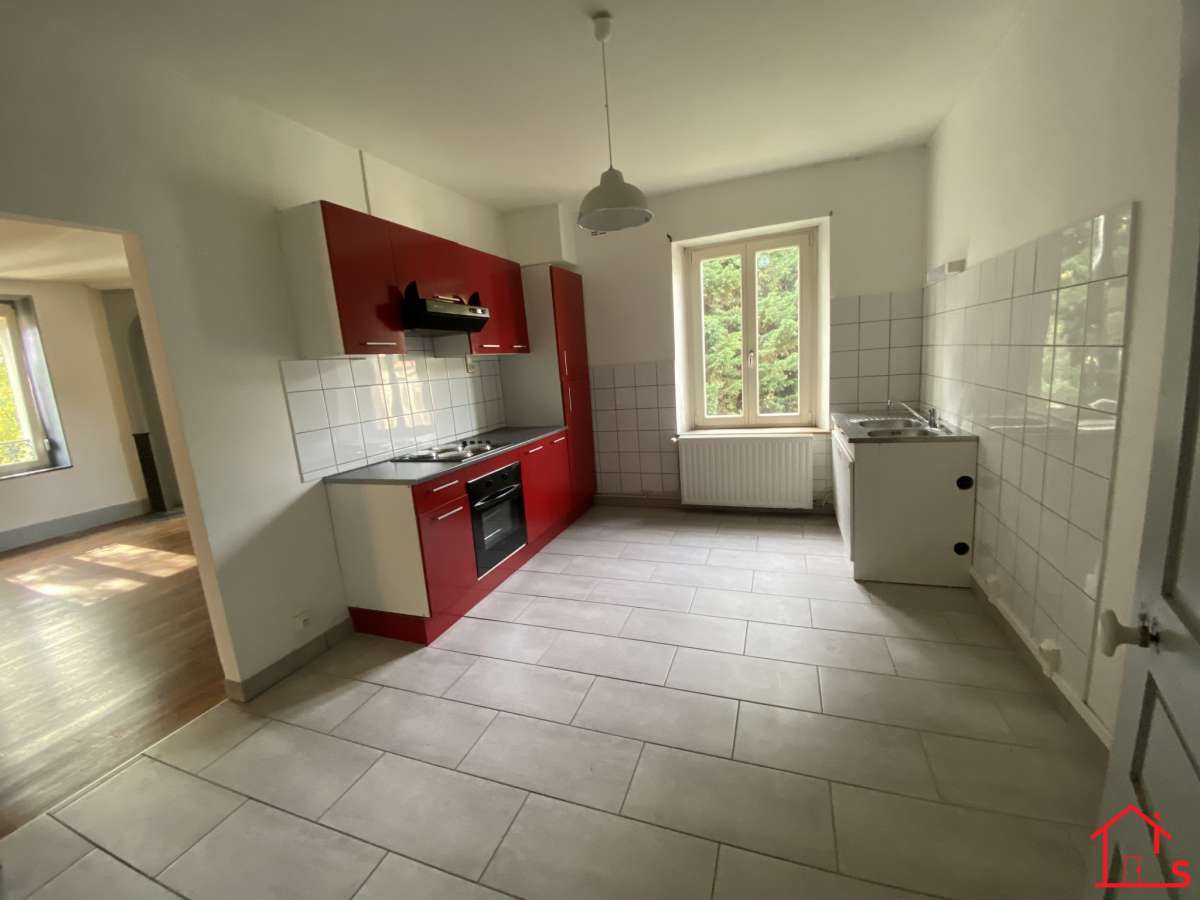 Ensemble de 3 logements dans petite copropriété.