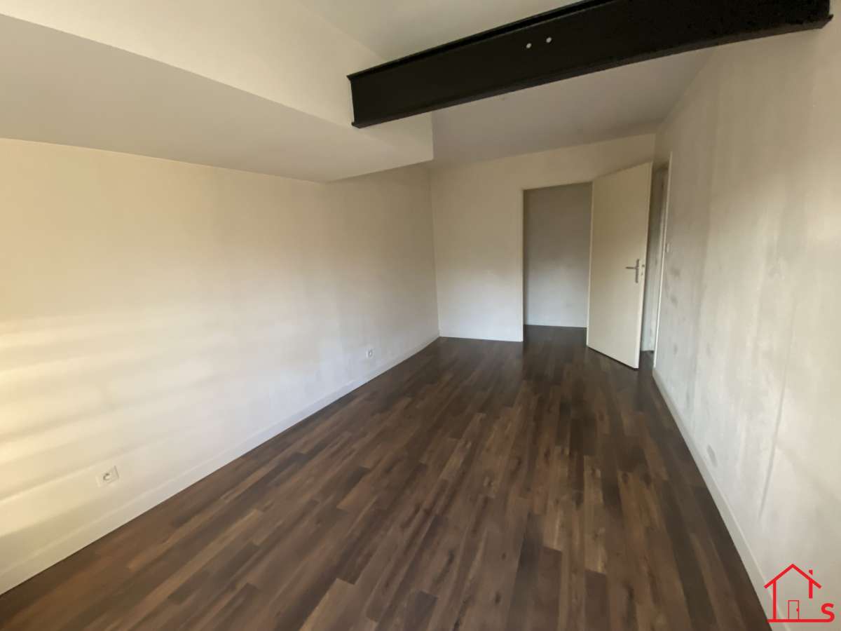 Charmant Appartement au Cœur de Pont-à-Mousson   2 Parkings Intérieurs