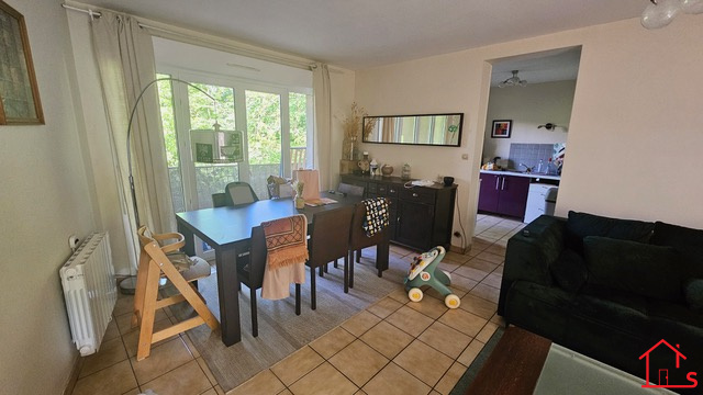 Appartement F4 avec terrasse, loggia et place de parking à NANCY