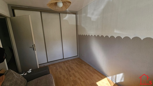 Appartement F4 avec terrasse, loggia et place de parking à NANCY