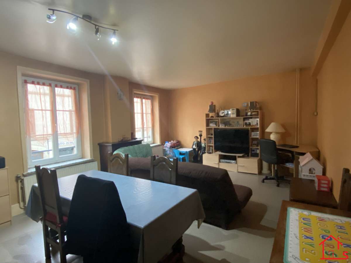 Immeuble avec local commercial et appartement T4