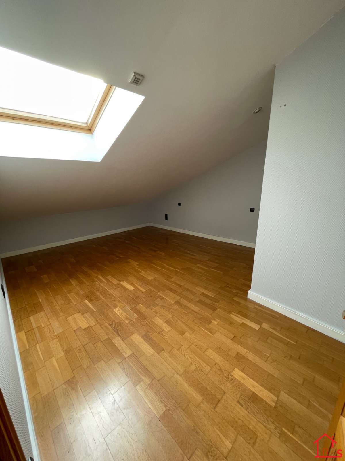 Appartement F3 sous combles PONT-A-MOUSSON *