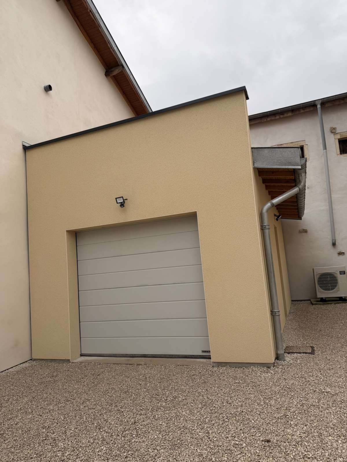 Maison F5 - AUTREVILLE SUR MOSELLE *