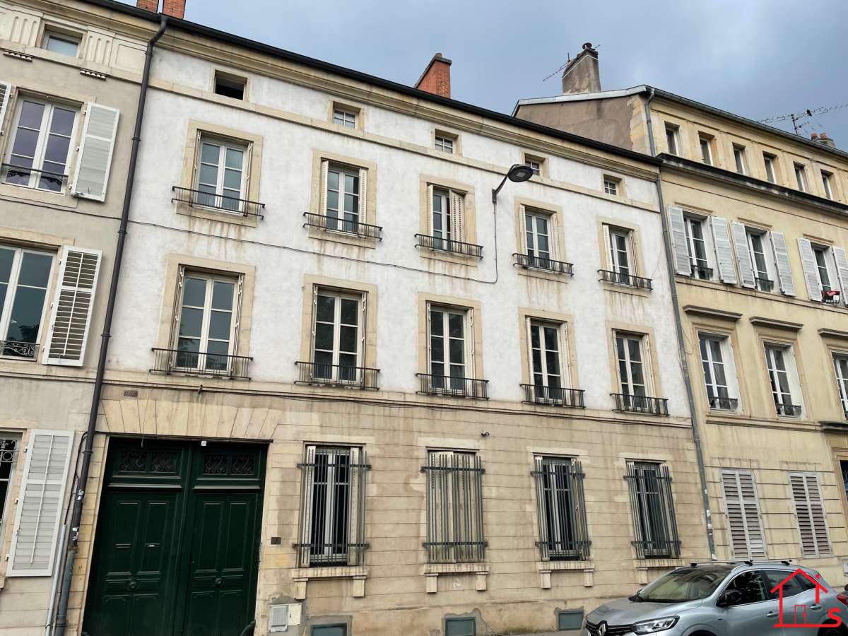 Cours Leopold en rez de chaussée Bureaux d'environ 200m2 avec jardin