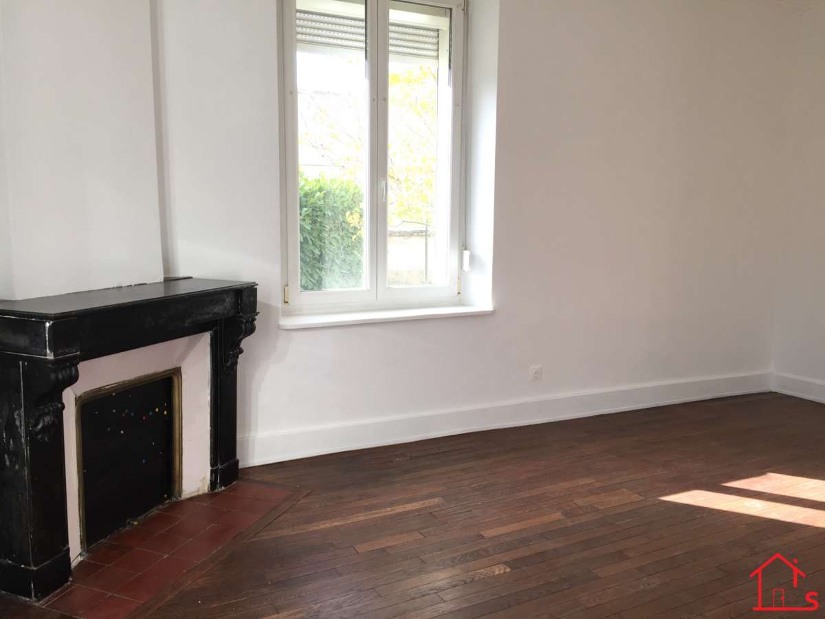 Ensemble de 3 logements dans petite copropriété.