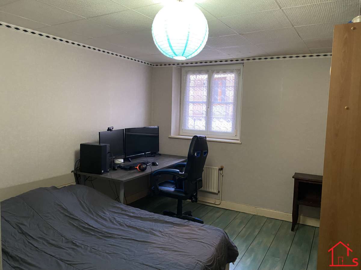 Immeuble avec local commercial et appartement T4