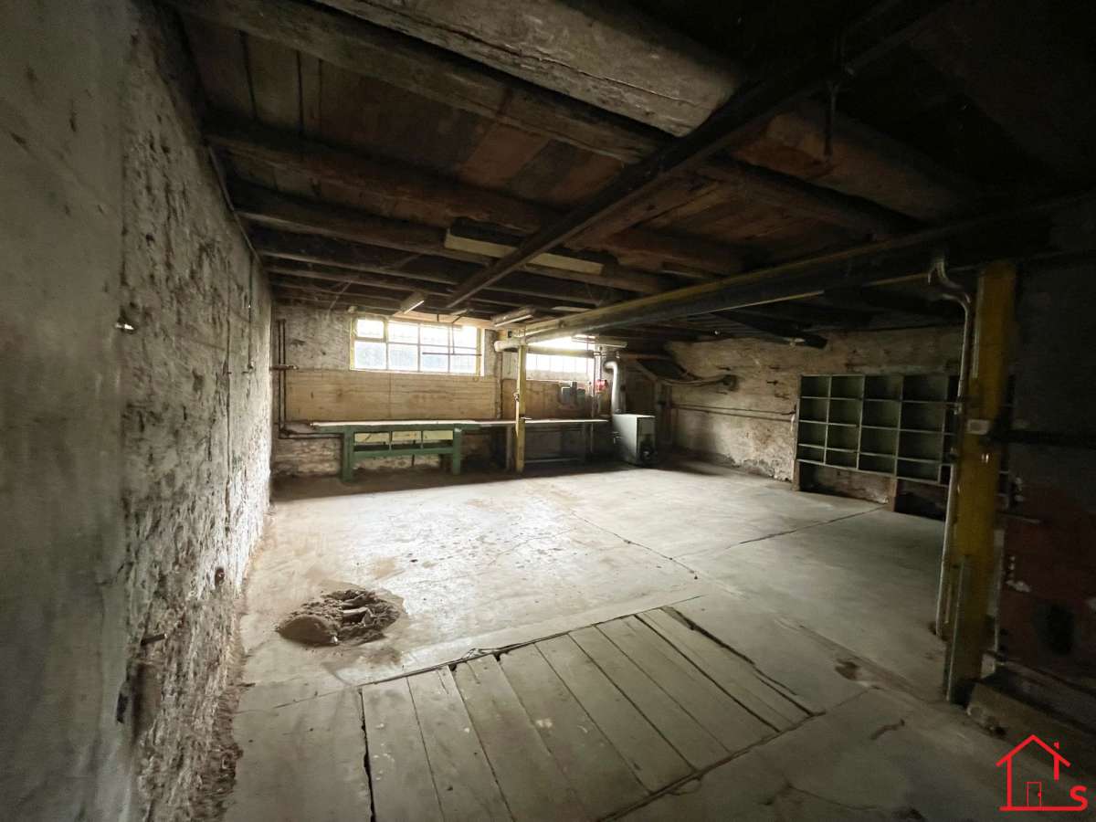 Maison a rénover avec grands volumes