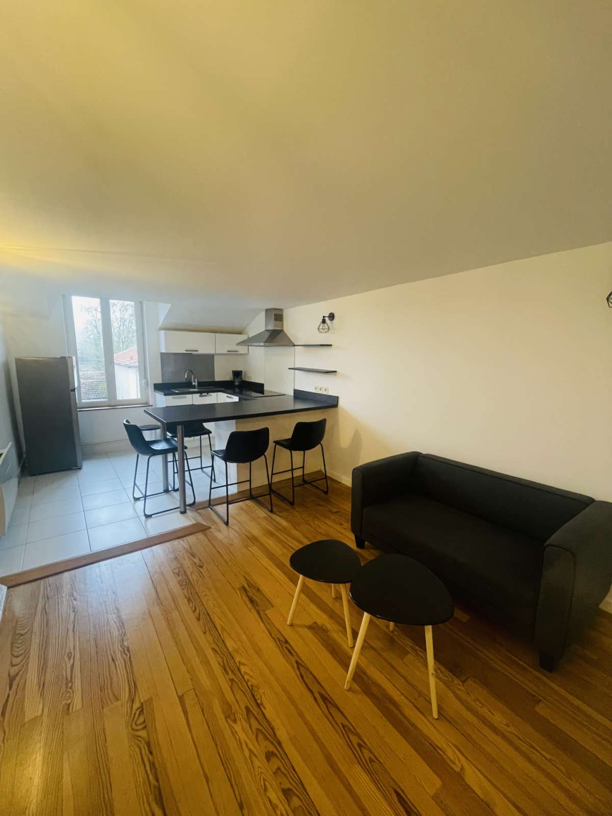 Appartement F2 meublé - CHAMPIGNEULLES*