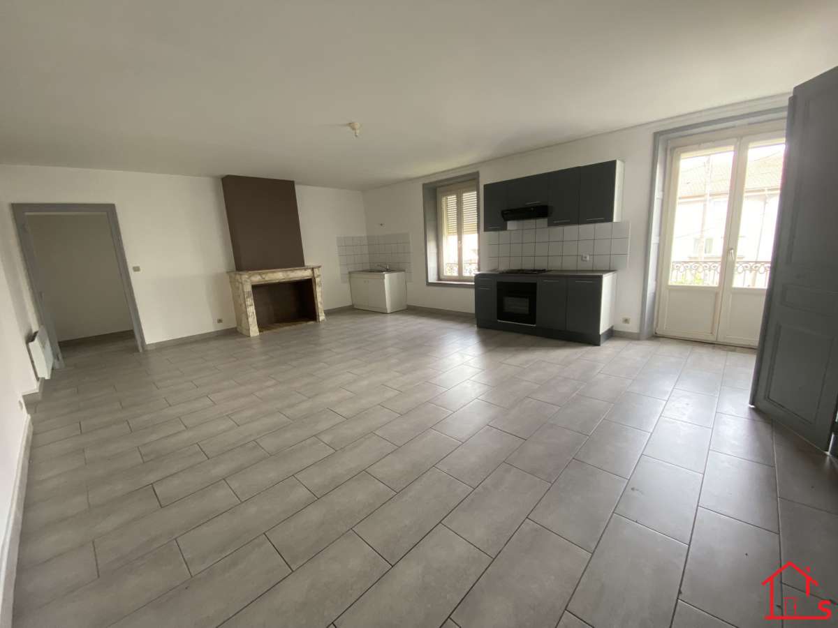 Ensemble de 3 logements dans petite copropriété.