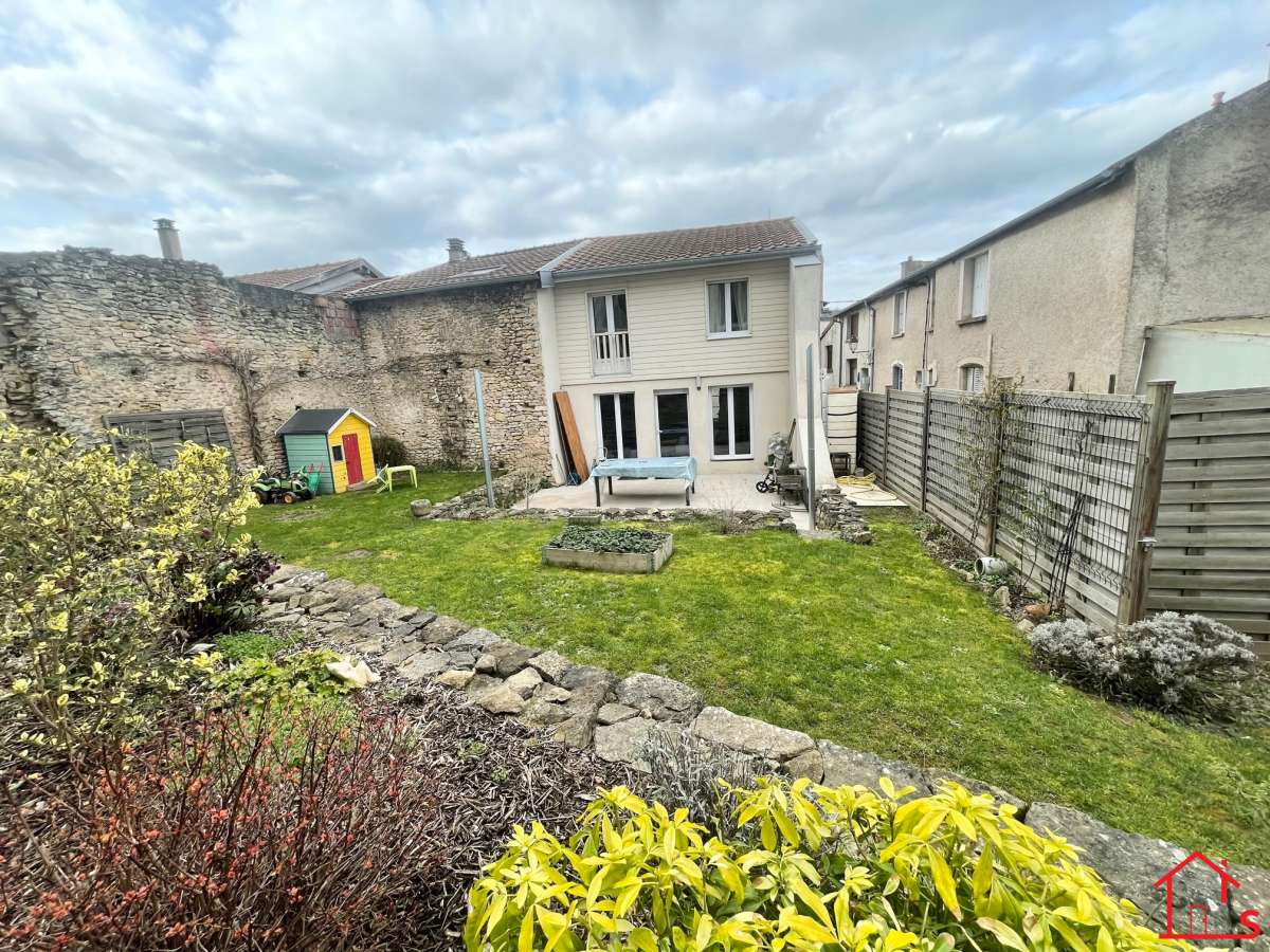Centre de DIEULOUARD Maison deux chambres avec jardin