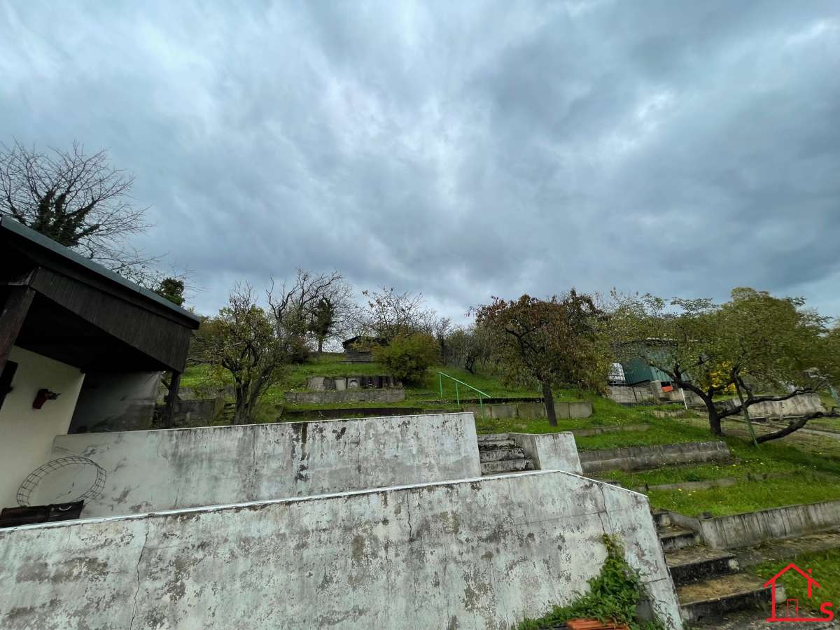 Maison sur sous-sol complet avec grand jardin