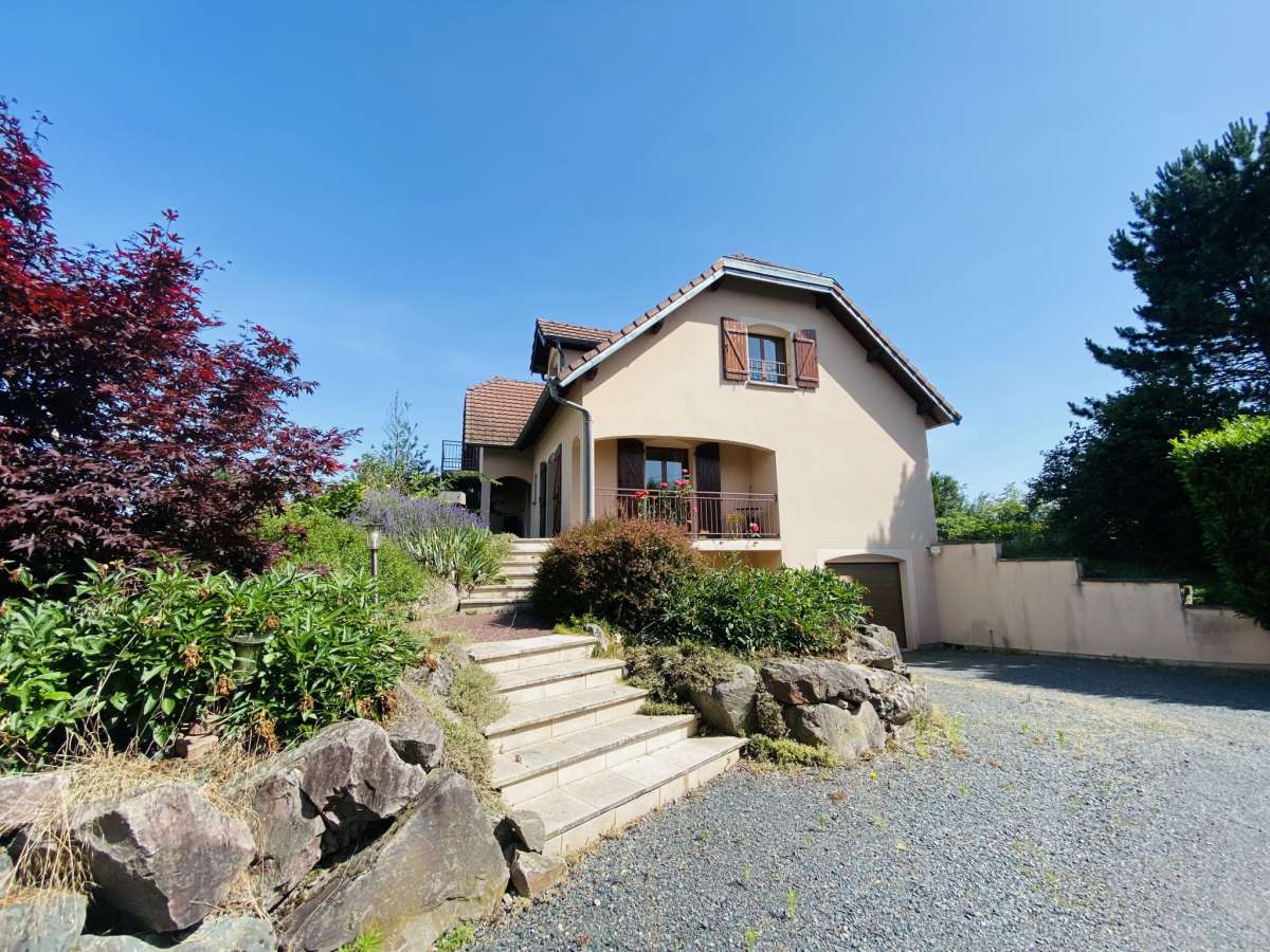Lunéville   Maison familiale au calme avec grand terrain arboré