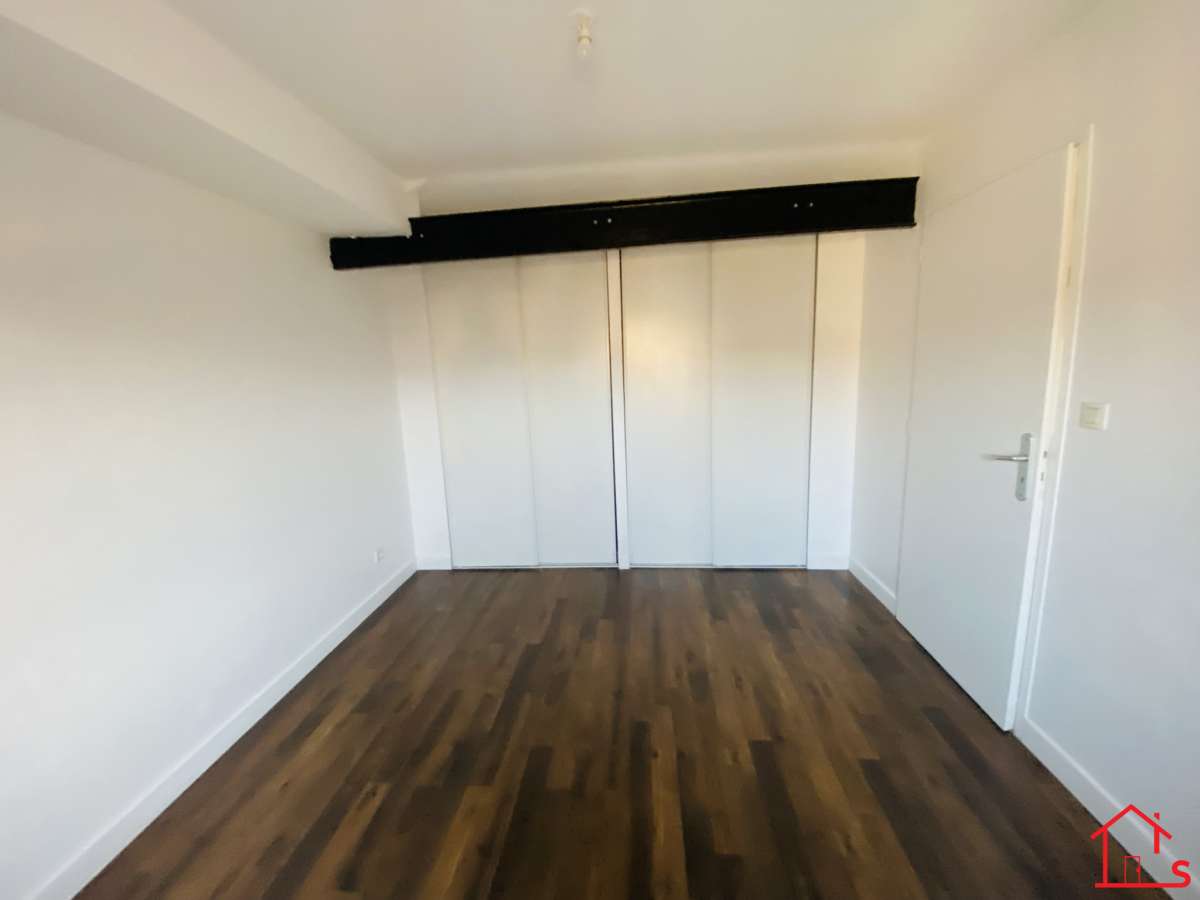 Charmant Appartement au Cœur de Pont-à-Mousson   2 Parkings Intérieurs