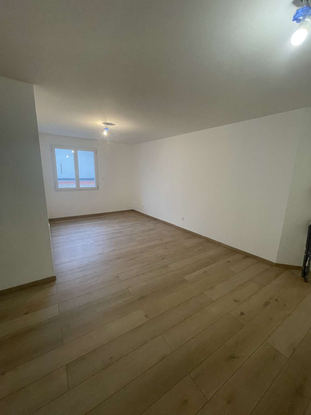 Maison F5 - AUTREVILLE SUR MOSELLE *