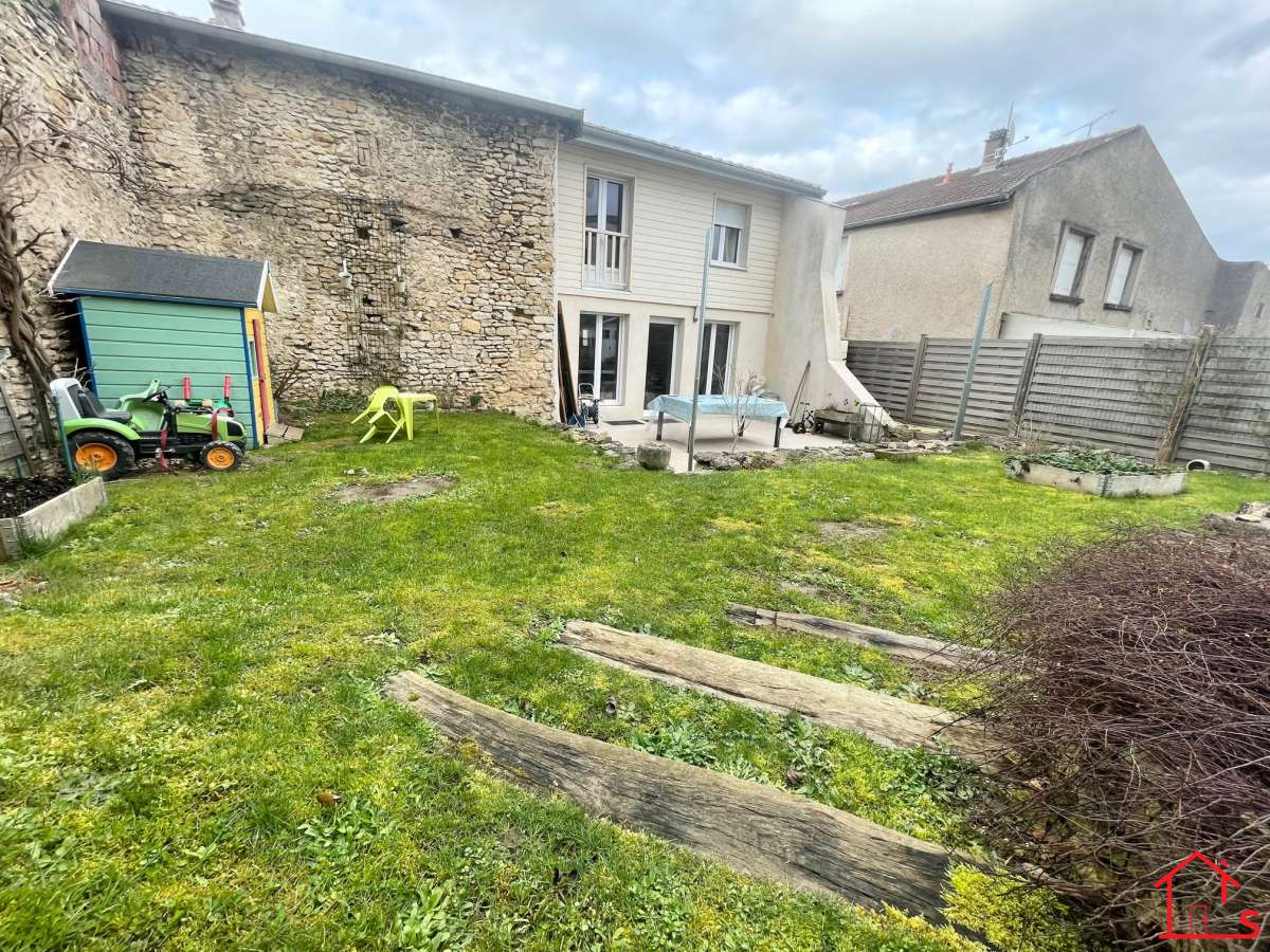 Centre de DIEULOUARD Maison deux chambres avec jardin