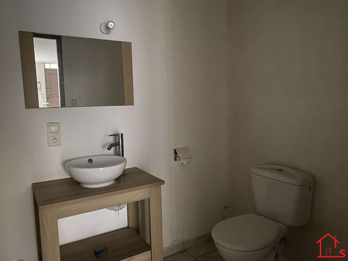 Immeuble avec local commercial et appartement T4