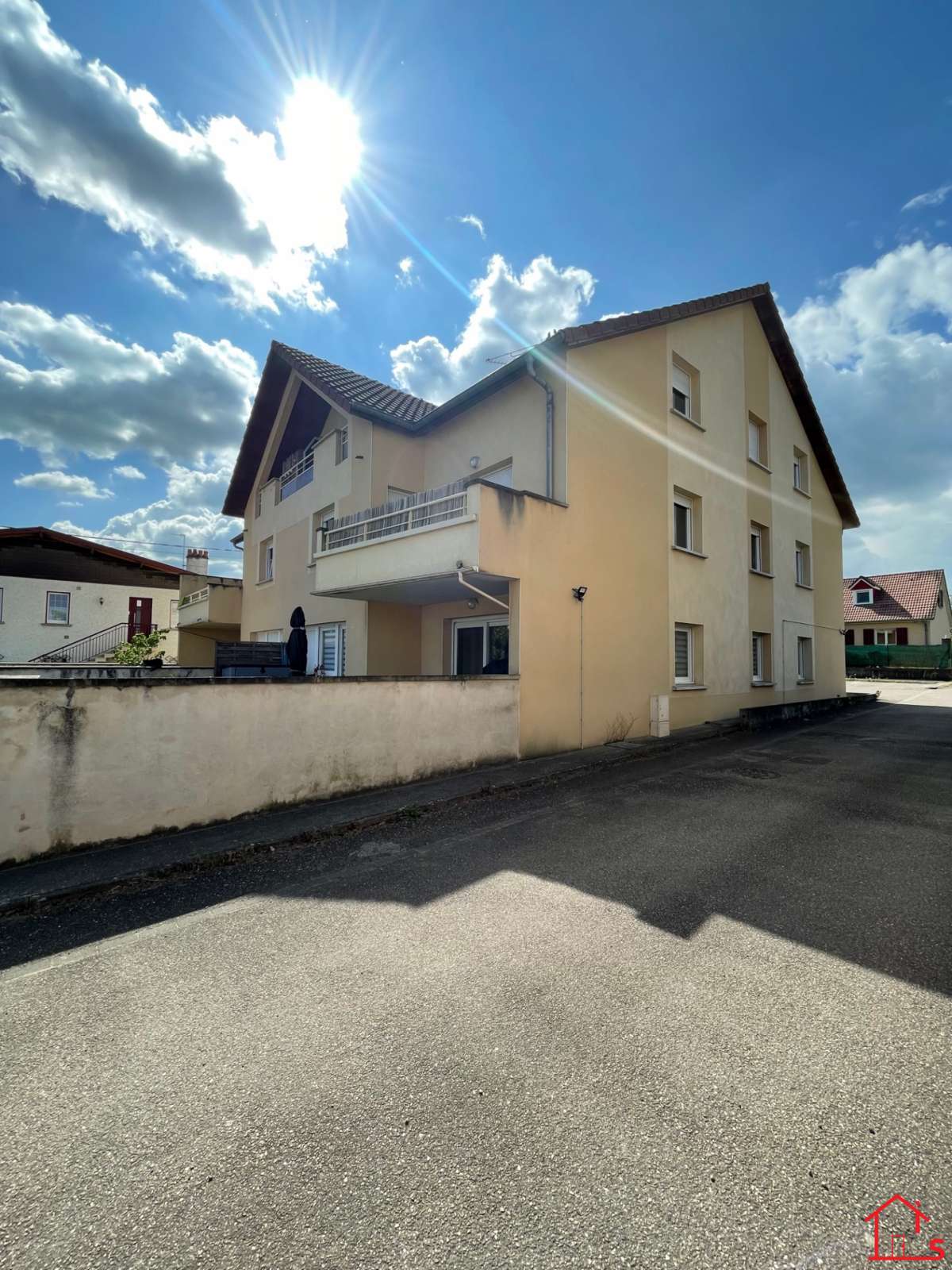 Immeuble locatif de 2006 de 6 logements avec terrasse ou jardin