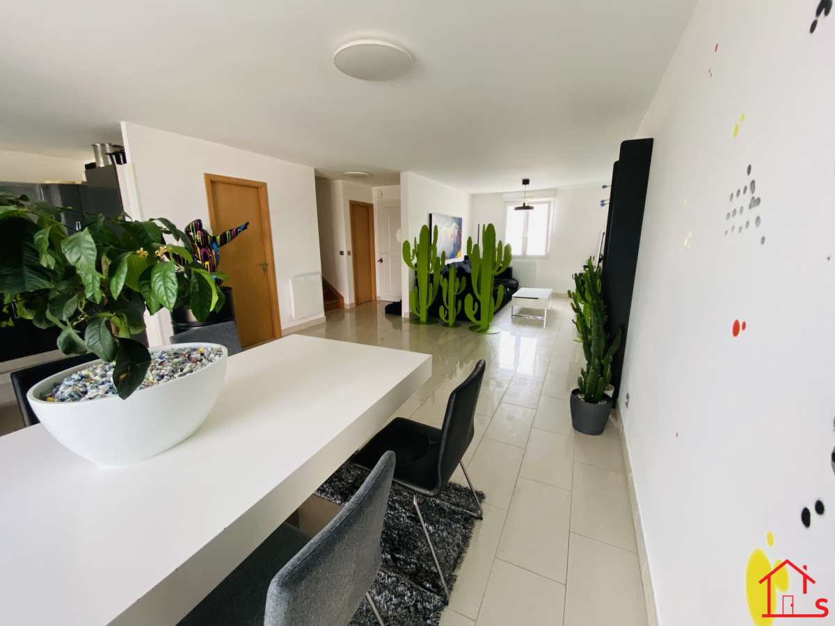 Beau duplex rénové à neuf à Saizerais
