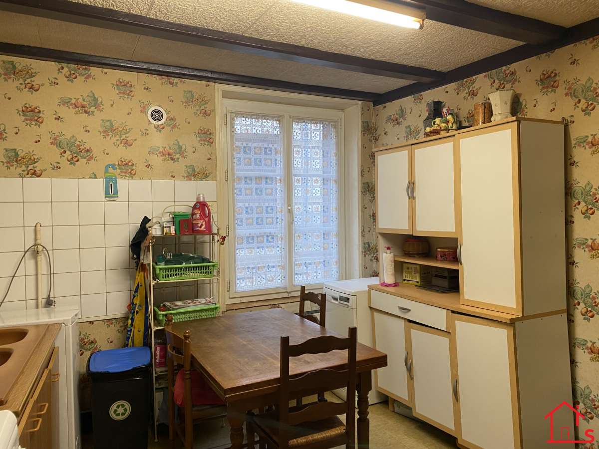 Immeuble avec local commercial et appartement T4