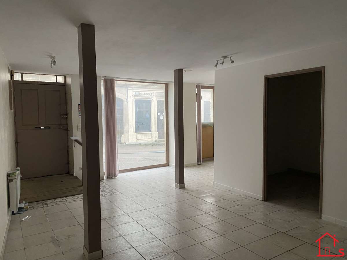 Immeuble avec local commercial et appartement T4