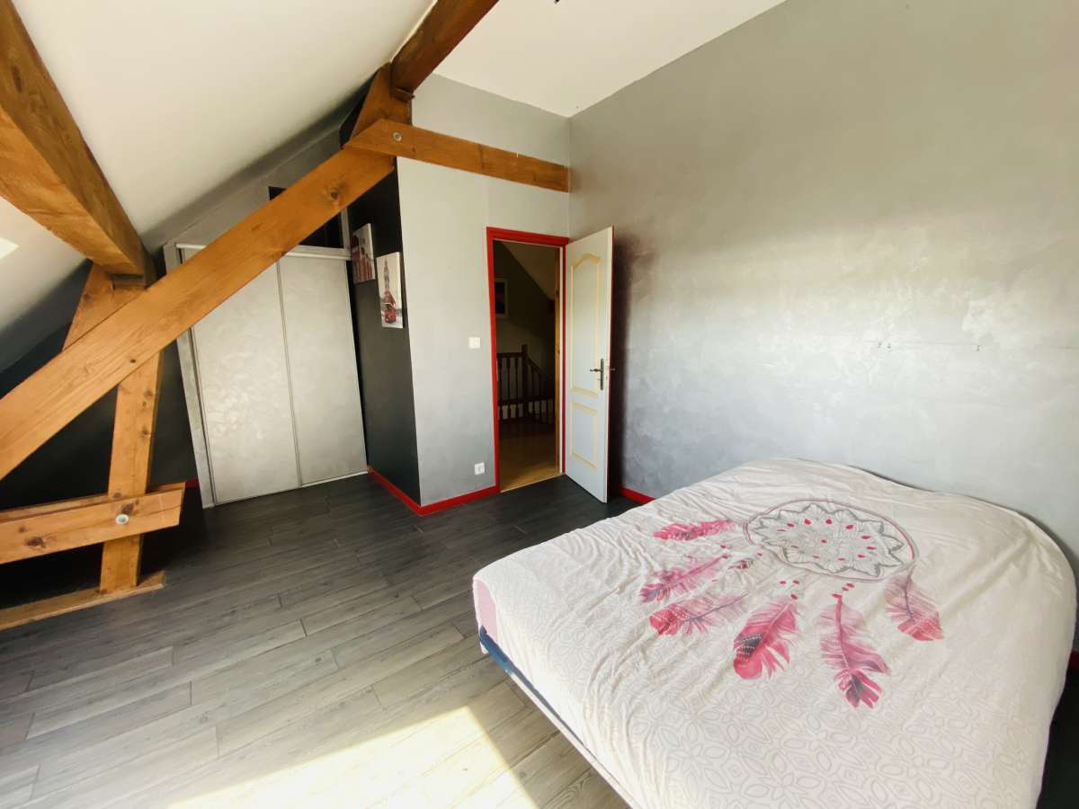 Lunéville   Maison familiale au calme avec grand terrain arboré