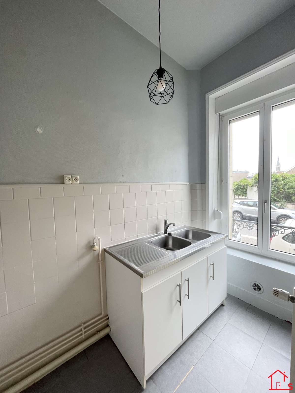 F2 Bis au Faubourg Trois Maisons à NANCY*