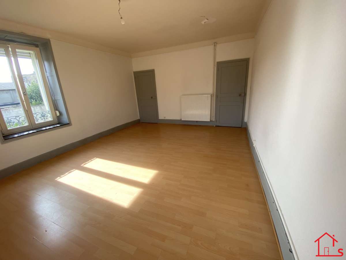 Ensemble de 3 logements dans petite copropriété.
