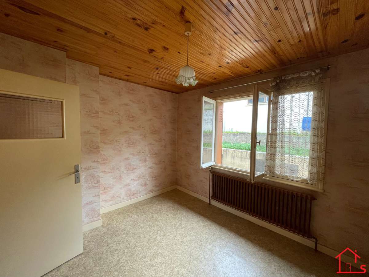 Maison sur sous-sol complet avec grand jardin
