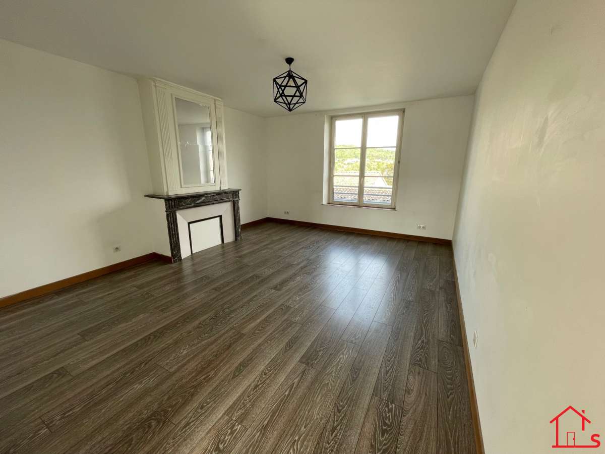 Appartement F3 au 1er étage Place Hordal du Lys PONT-A-MOUSSON *
