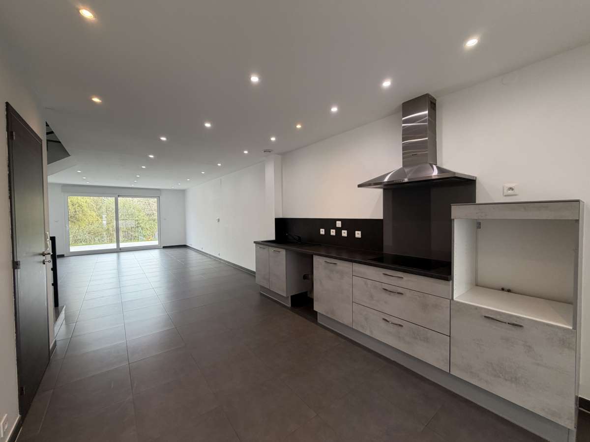 Maison F5 - MARBACHE*
