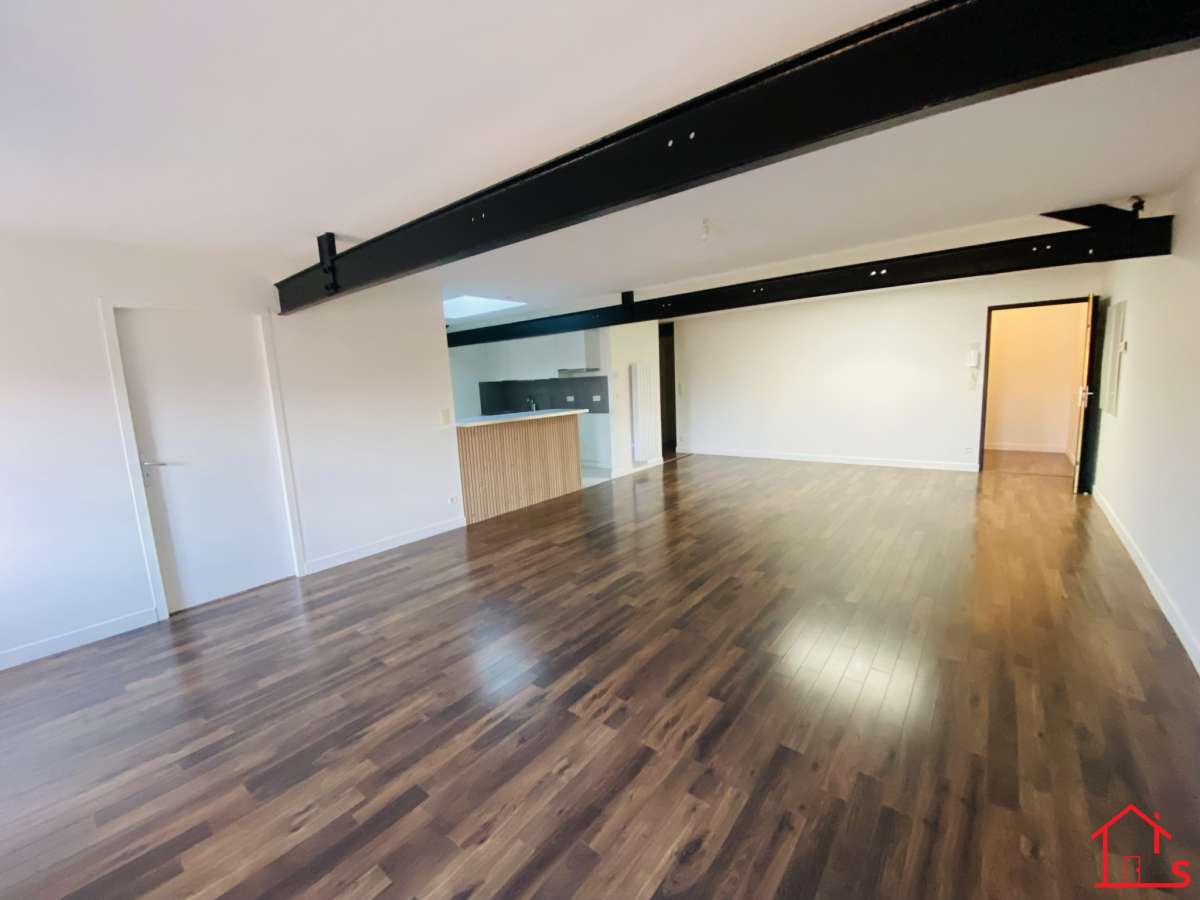 Charmant Appartement au Cœur de Pont-à-Mousson   2 Parkings Intérieurs