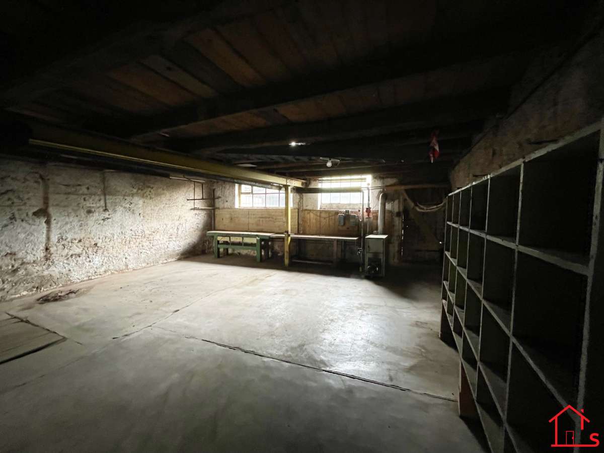 Maison a rénover avec grands volumes